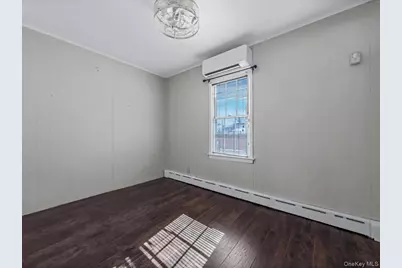 442 Oakwood Road, Huntington Station, NY 11746 - Photo 11