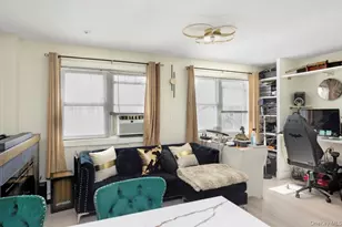 11-55 Welling Ct, Astoria, NY 11102 - Photo 15