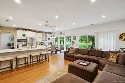 186 Windwatch Drive, Hauppauge, NY 11788 - Photo 9