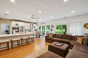 186 Windwatch Dr, Hauppauge, NY 11788 - Photo 9