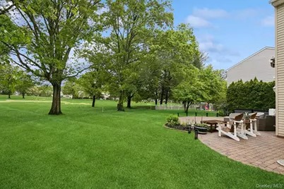 186 Windwatch Drive, Hauppauge, NY 11788 - Photo 23