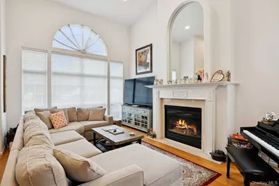 186 Windwatch Drive, Hauppauge, NY 11788 - Photo 3