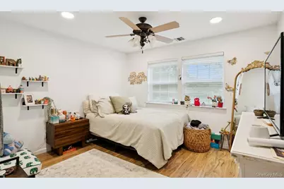 186 Windwatch Drive, Hauppauge, NY 11788 - Photo 19