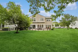 186 Windwatch Dr, Hauppauge, NY 11788 - Photo 25