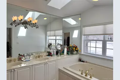 186 Windwatch Drive, Hauppauge, NY 11788 - Photo 15