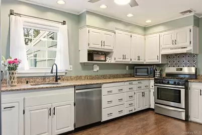 24 Stellenwerf Avenue, East Islip, NY 11730 - Photo 5