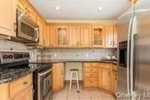 4 Thistle Ln, Kings Park, NY 11754 - Photo 3