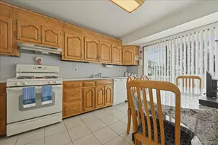 366 Clearmeadow Dr, East Meadow, NY 11554 - Photo 11