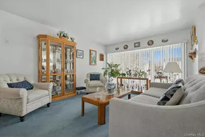 366 Clearmeadow Drive, East Meadow, NY 11554 - Photo 5