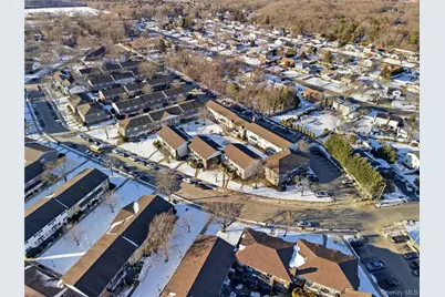 4743 Wilshire Lane #4743, Oakdale, NY 11769 - Photo 27