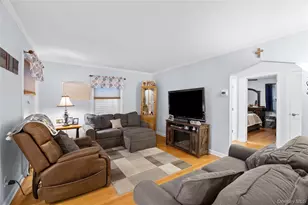 38 Hawthorne Ave, Floral Park, NY 11001 - Photo 13