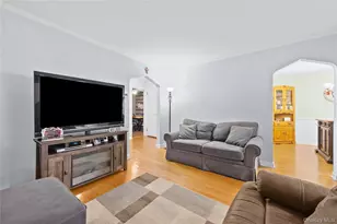 38 Hawthorne Ave, Floral Park, NY 11001 - Photo 15