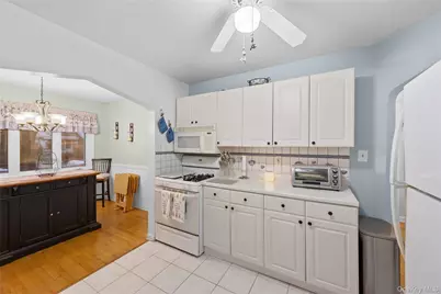 38 Hawthorne Avenue, Floral Park, NY 11001 - Photo 11