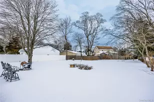 9 Amherst Rd, West Sayville, NY 11796 - Photo 17