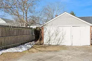 37 Lake Ave, Riverhead, NY 11901 - Photo 9