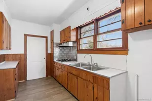 37 Lake Ave, Riverhead, NY 11901 - Photo 5