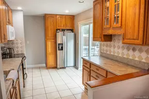 160 Pennsylvania Ave, Medford, NY 11763 - Photo 9