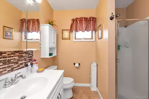 18 Derby Ct, Malverne, NY 11565 - Photo 9