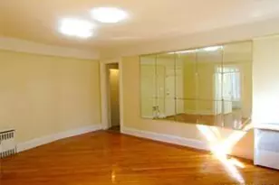 104-11 200th St, Saint Albans, NY 11412 - Photo 3