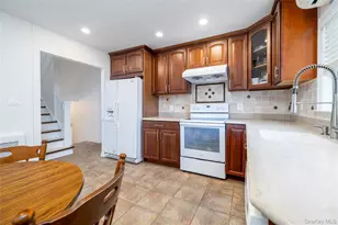 36 W Windsor Pkwy, Oceanside, NY 11572 - Photo 13