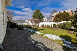 36 W Windsor Pkwy, Oceanside, NY 11572 - Photo 25