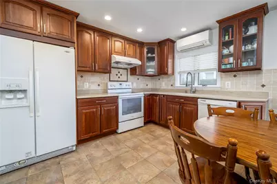 36 W Windsor Parkway, Oceanside, NY 11572 - Photo 11