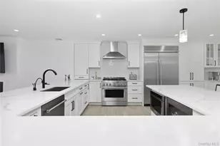 4011 Greentree Dr, Oceanside, NY 11572 - Photo 13