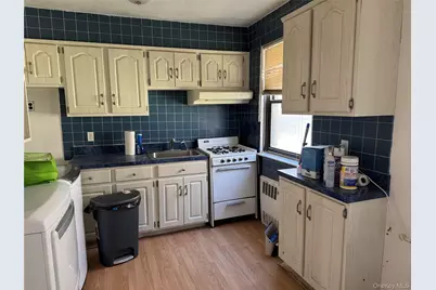 25 Lawrence Drive #A, White Plains, NY 10603 - Photo 3