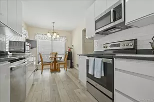 31 Stanford Ct, Wantagh, NY 11793 - Photo 9