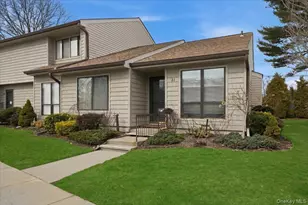 31 Stanford Ct, Wantagh, NY 11793 - Photo 3