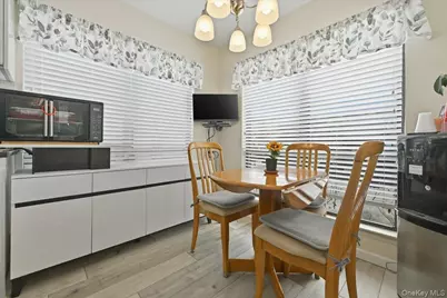 31 Stanford Court, Wantagh, NY 11793 - Photo 5