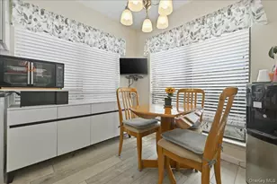 31 Stanford Ct, Wantagh, NY 11793 - Photo 5