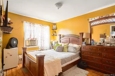 19515 Woodhull Avenue, Hollis, NY 11423 - Photo 9