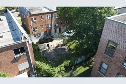 19515 Woodhull Avenue, Hollis, NY 11423 - Photo 13