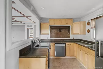 230 Lakeside Trail, Ridge, NY 11961 - Photo 5