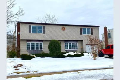 3070 Lowell Avenue, Wantagh, NY 11793 - Photo 15