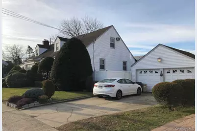 336 Scranton Avenue, Lynbrook, NY 11563 - Photo 19