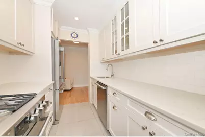 5 Birchwood Court #5J, Mineola, NY 11501 - Photo 11