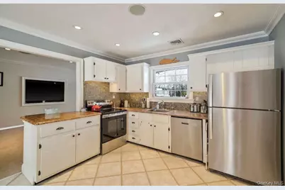 6 Madsen Court, Mount Sinai, NY 11766 - Photo 5