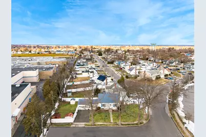 3683 Hawk Road, Levittown, NY 11756 - Photo 29