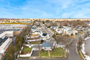 3683 Hawk Rd, Levittown, NY 11756 - Photo 29