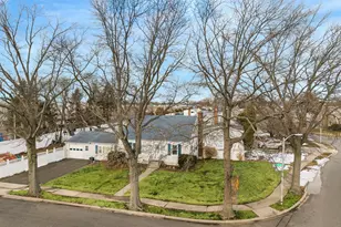 3683 Hawk Rd, Levittown, NY 11756 - Photo 27