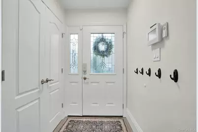 54 Estate Court #54, Woodbury, NY 11797 - Photo 3