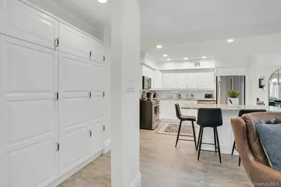54 Estate Court #54, Woodbury, NY 11797 - Photo 17