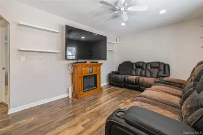 10 Hickory Street, Central Islip, NY 11722 - Photo 5