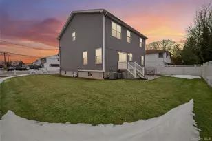 2162 Seamans Nck Rd, Seaford, NY 11783 - Photo 23