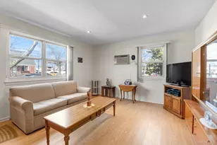 81-05 268th St, New Hyde Park, NY 11040 - Photo 5