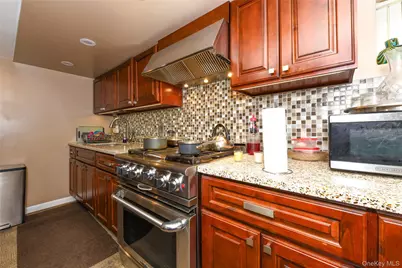 131-07 Van Wyck Expressway, Jamaica, NY 11436 - Photo 27