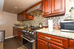 131-07 Van Wyck Expy, Jamaica, NY 11436 - Photo 27