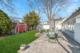 44 Disc Ln, Wantagh, NY 11793 - Photo 23